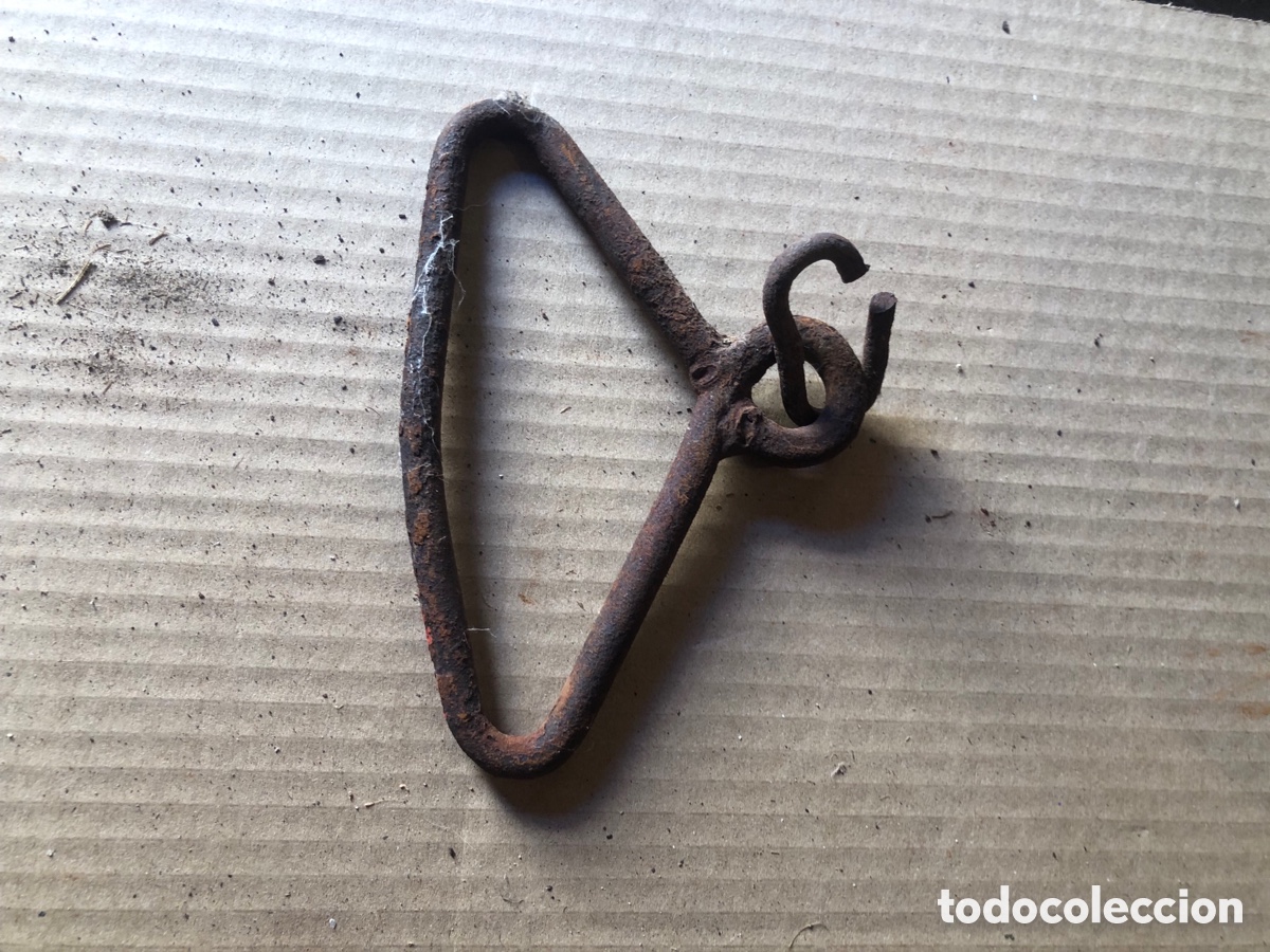 Antig&uuml;edades: ESTRIBO TRIANGULAR HIERRO - Foto 1