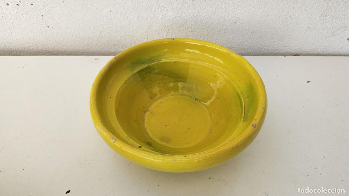 Antig&uuml;edades: peque&ntilde;o lebrillo de barro amarillo - Foto 2
