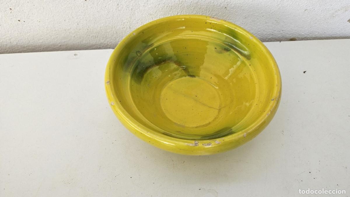 Antig&uuml;edades: peque&ntilde;o lebrillo de barro amarillo - Foto 2