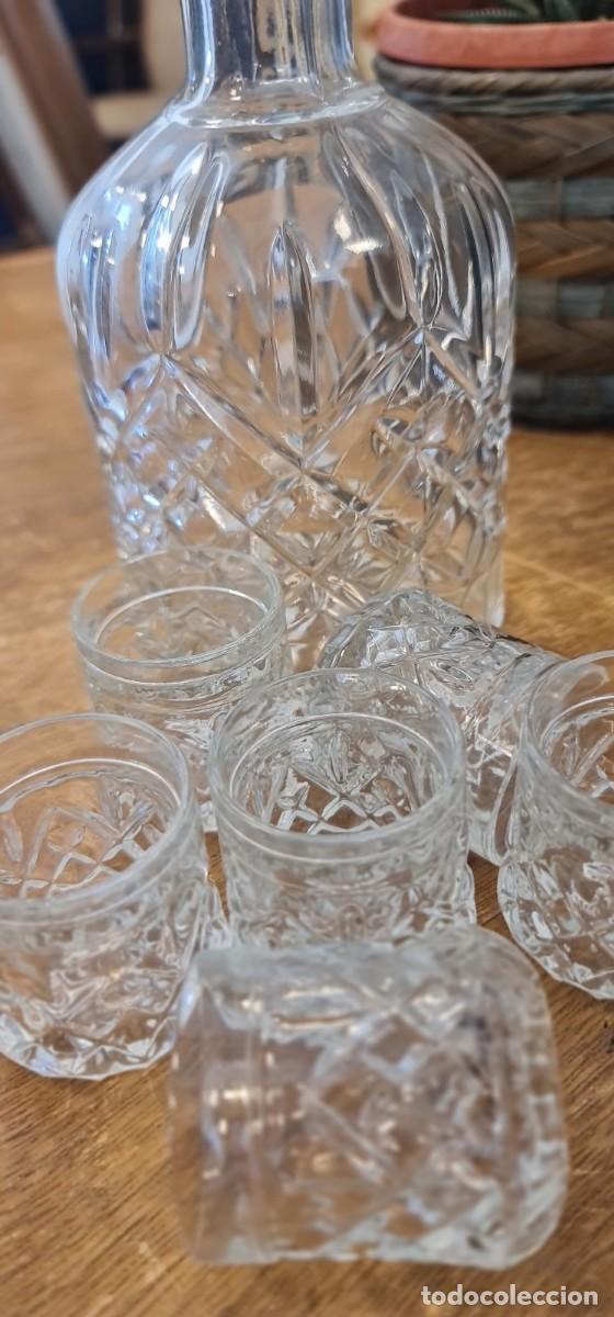 Antig&uuml;edades: Licorera con 6 chupitos cristal de roca - Foto 3