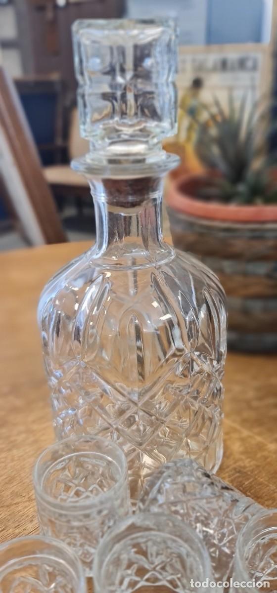Antig&uuml;edades: Licorera con 6 chupitos cristal de roca - Foto 4