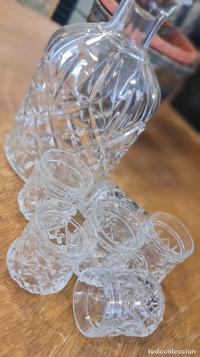 Antig&uuml;edades: Licorera con 6 chupitos cristal de roca - Foto 5