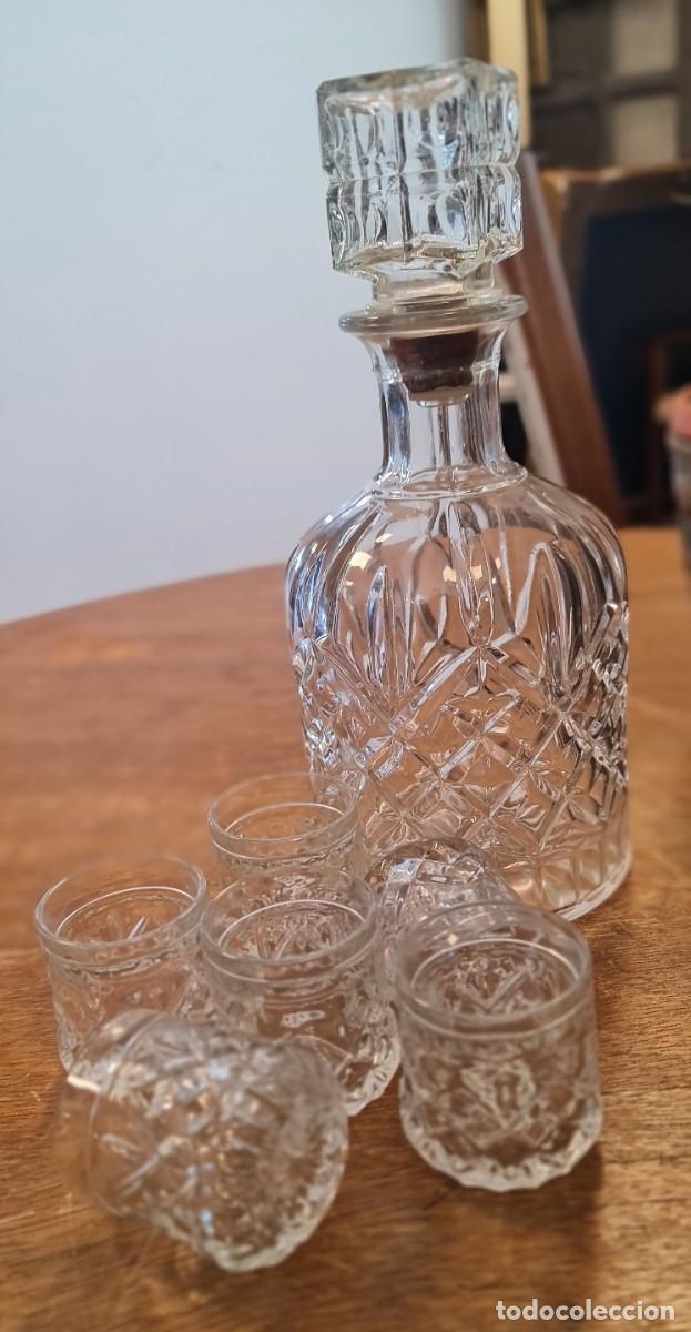 Antig&uuml;edades: Licorera con 6 chupitos cristal de roca - Foto 6
