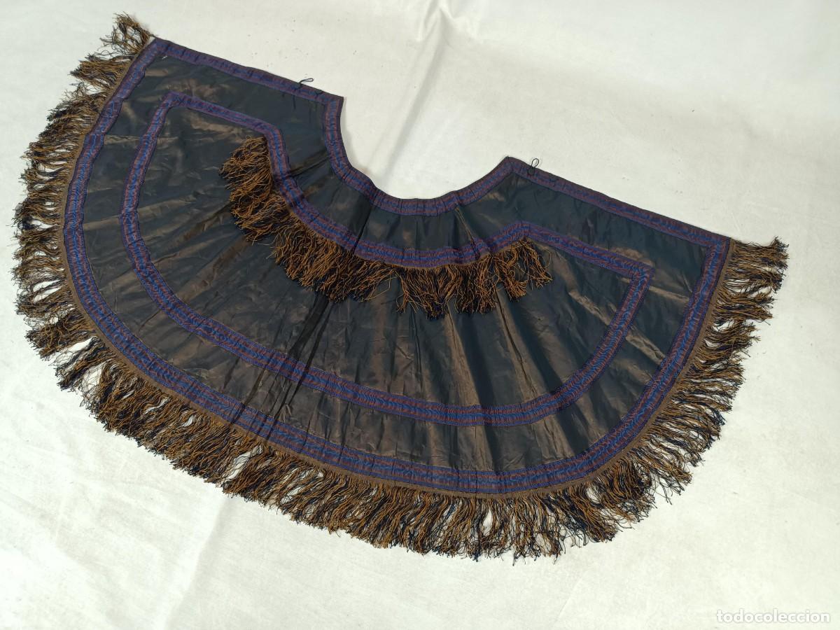 Antig&uuml;edades: Antigua capelina de seda - Foto 1