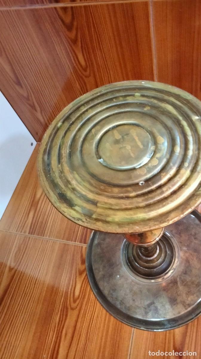 Antig&uuml;edades: mesa arabe de bronce cincelada a mano con relieves - Foto 7