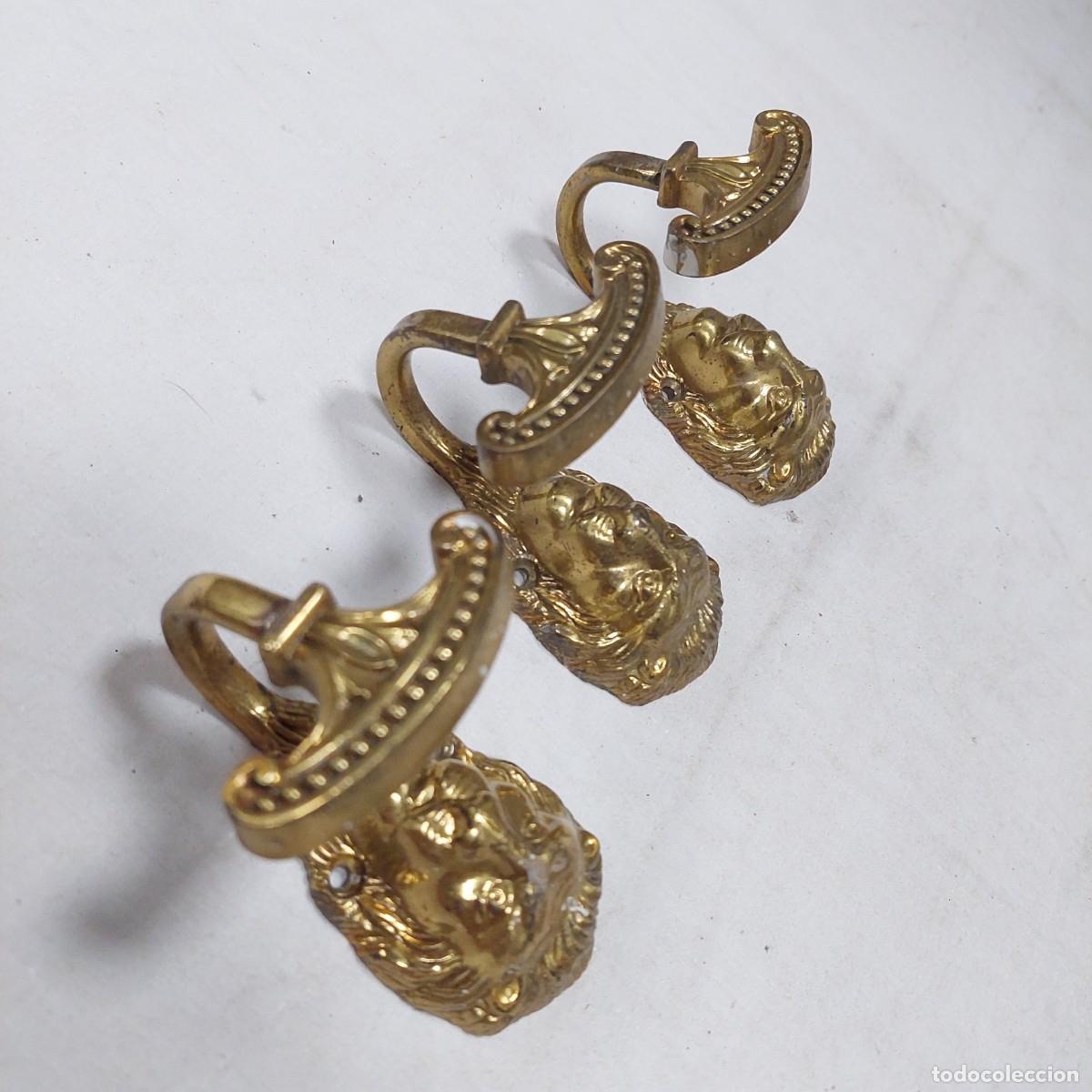 Antig&uuml;edades: 3 alzapa&ntilde;os bronce cabeza le&oacute;n. - Foto 3