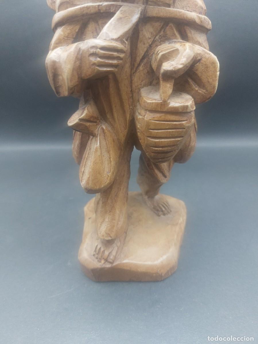 Antig&uuml;edades: FIGURA DE MADERA TALLADA A MANO - Foto 3
