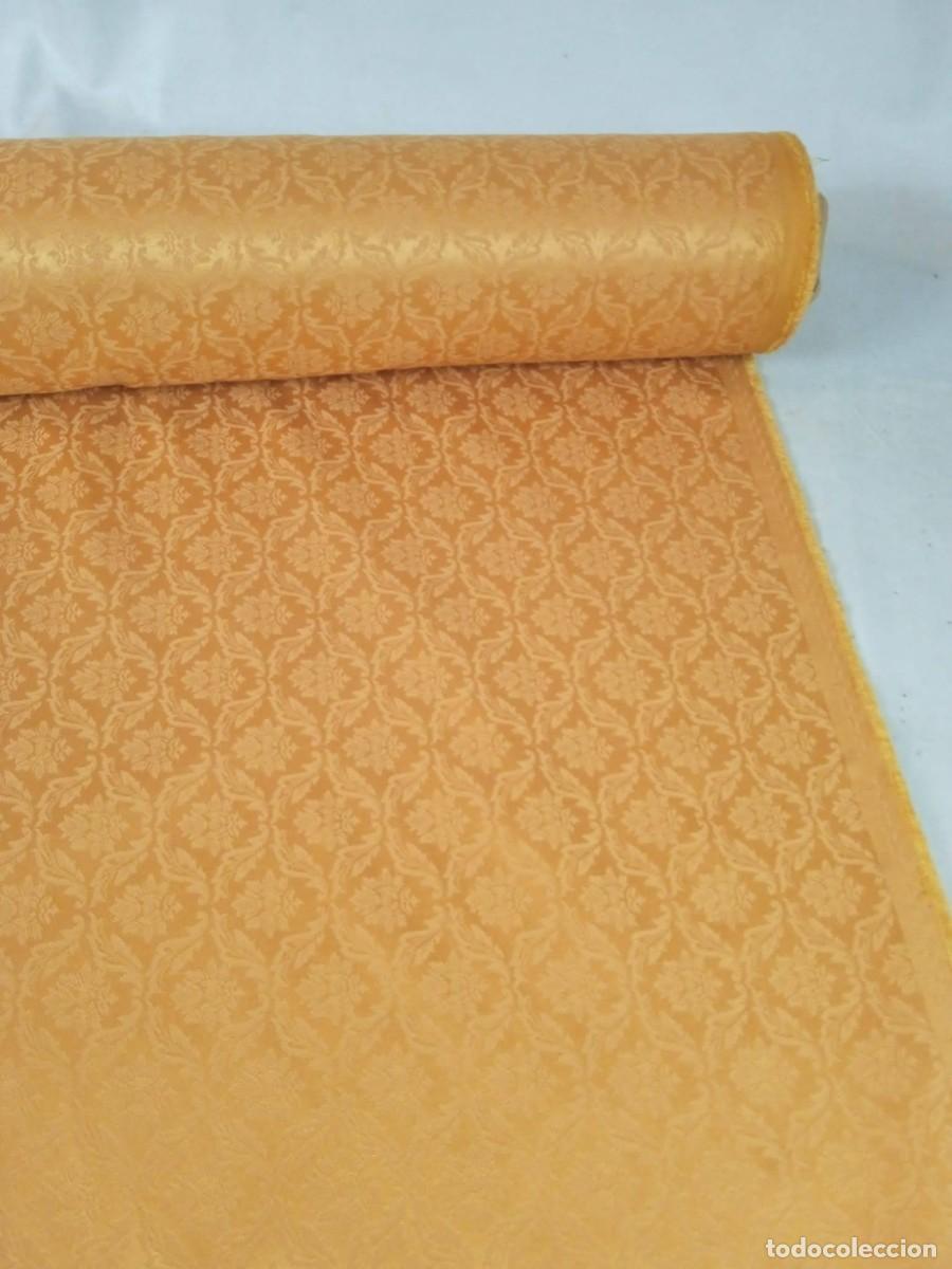 Antig&uuml;edades: TEJIDO ADAMASCADO COLOR AMARILLO OCRE - Foto 1