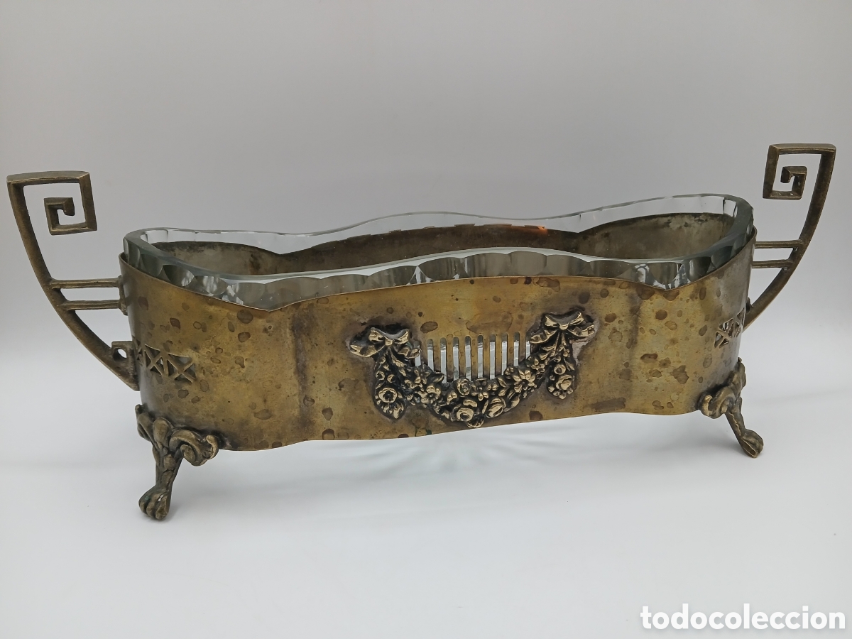 Antig&uuml;edades: Antiguo centro mesa Imperio lat&oacute;n plateado y cristal biselado - Foto 1