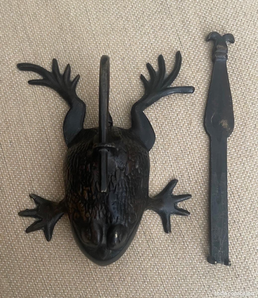 Antig&uuml;edades: ANTIGUO CANDADO BRONCE RANA