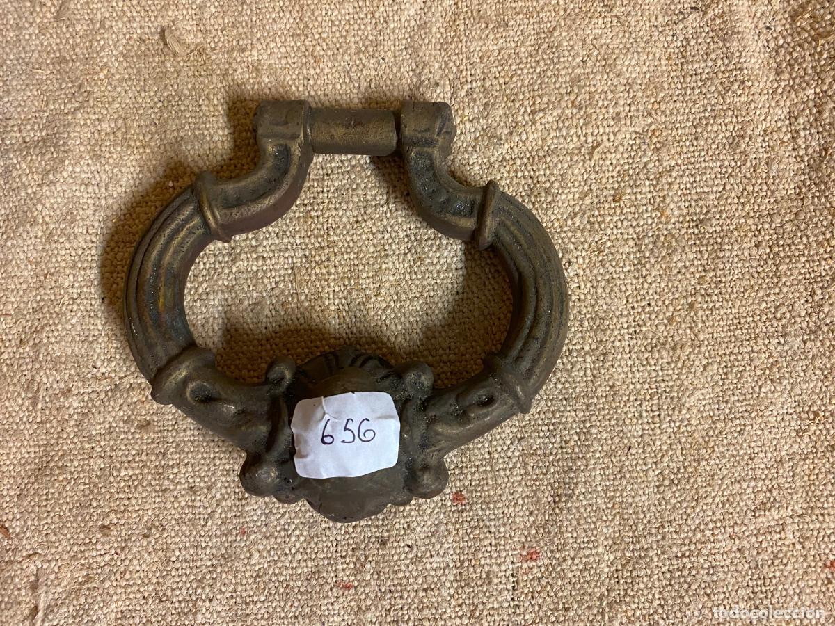 Antig&uuml;edades: aldaba picaporte de bronce imcompleta - Foto 2