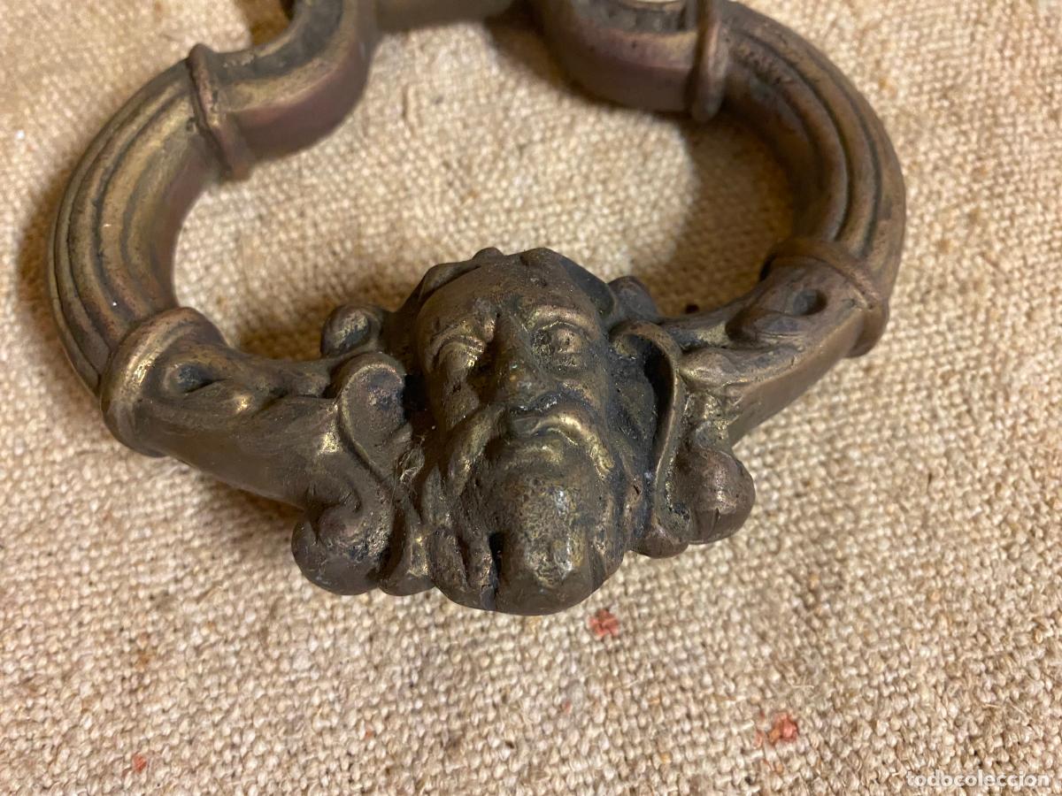 Antig&uuml;edades: aldaba picaporte de bronce imcompleta - Foto 4