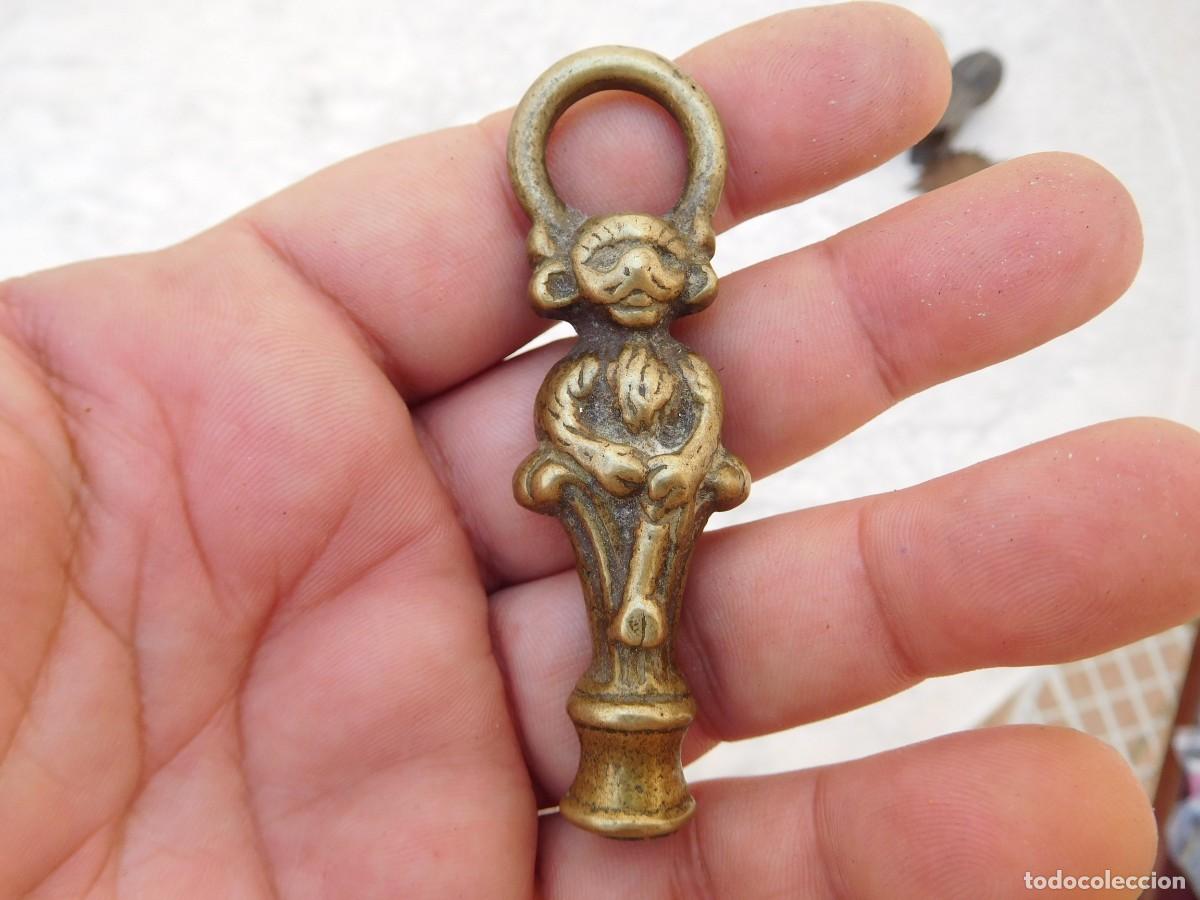 Antig&uuml;edades: Pieza antigua de bronce a determinar su uso - Foto 1