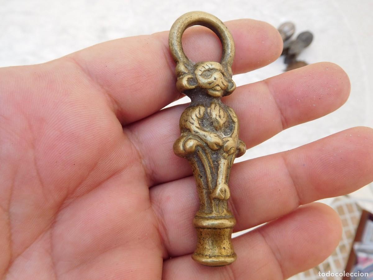 Antig&uuml;edades: Pieza antigua de bronce a determinar su uso - Foto 3