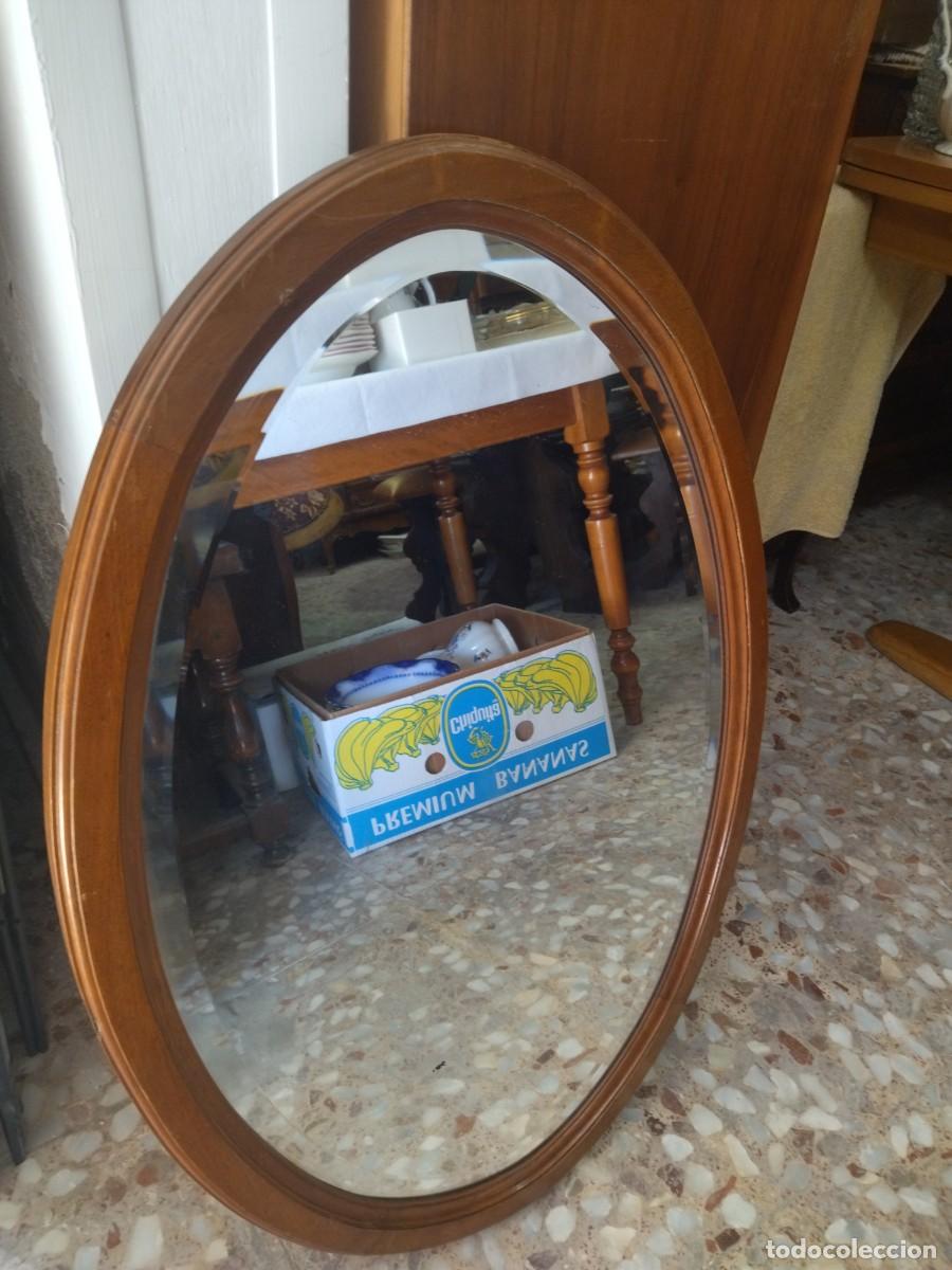 Antig&uuml;edades: Antiguo espejo oval de madera de roble y cristal biselado - Foto 5