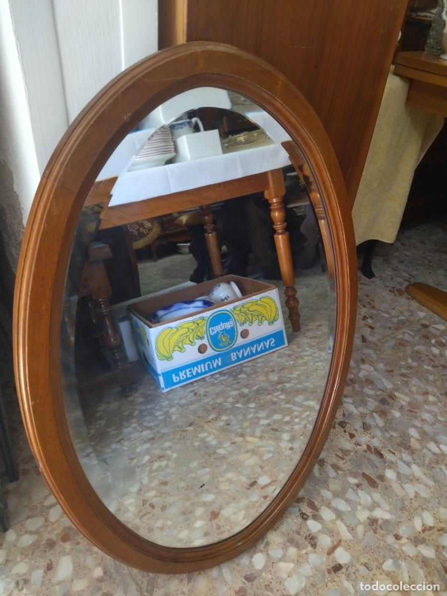 Antig&uuml;edades: Antiguo espejo oval de madera de roble y cristal biselado - Foto 6