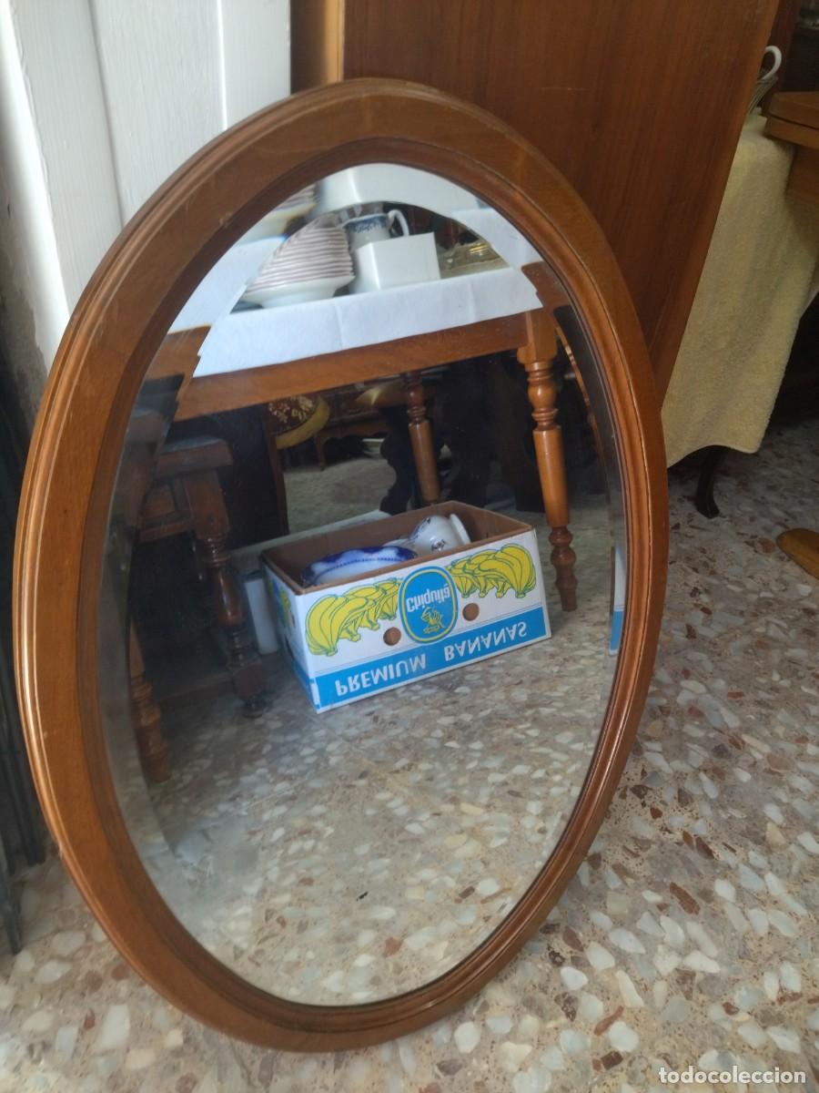 Antig&uuml;edades: Antiguo espejo oval de madera de roble y cristal biselado - Foto 7