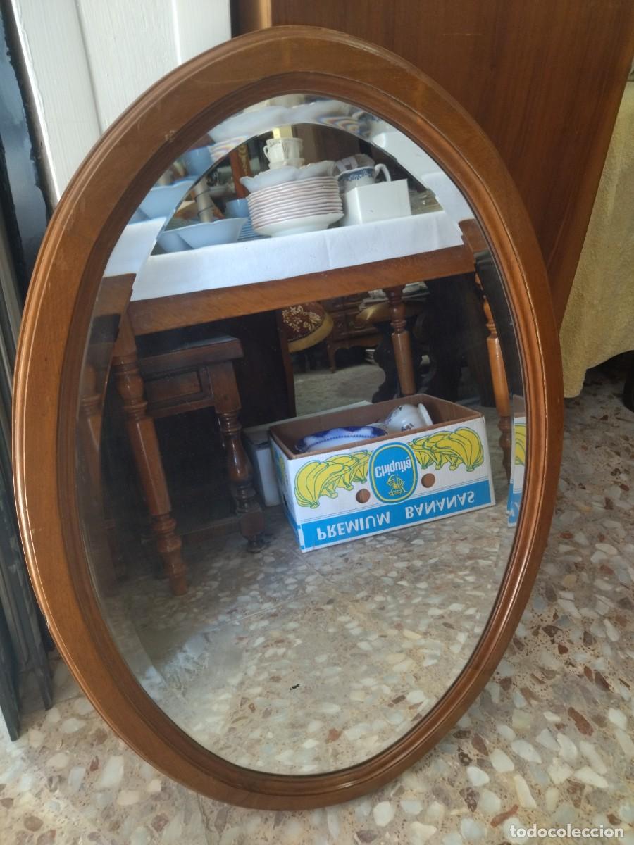 Antig&uuml;edades: Antiguo espejo oval de madera de roble y cristal biselado - Foto 11