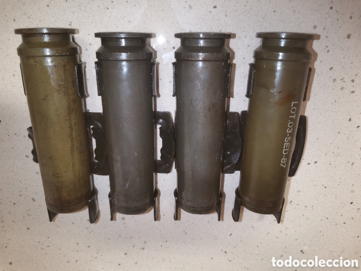 Antig&uuml;edades: Conjunto de 4 vainas 30 x 113B - Foto 1
