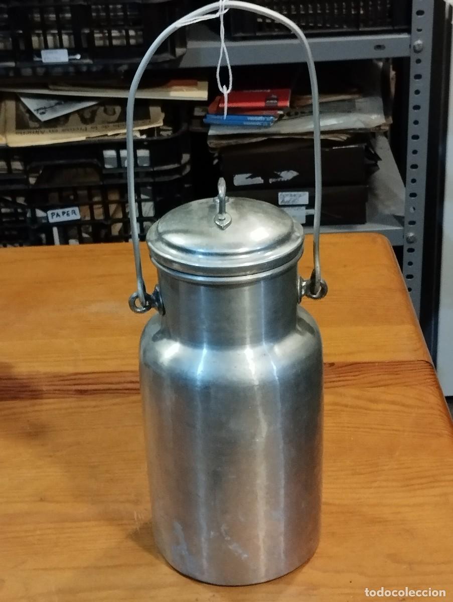 Antig&uuml;edades: LECHERA DE ALUMINIO CON TAPA Y ALAS. - Foto 1