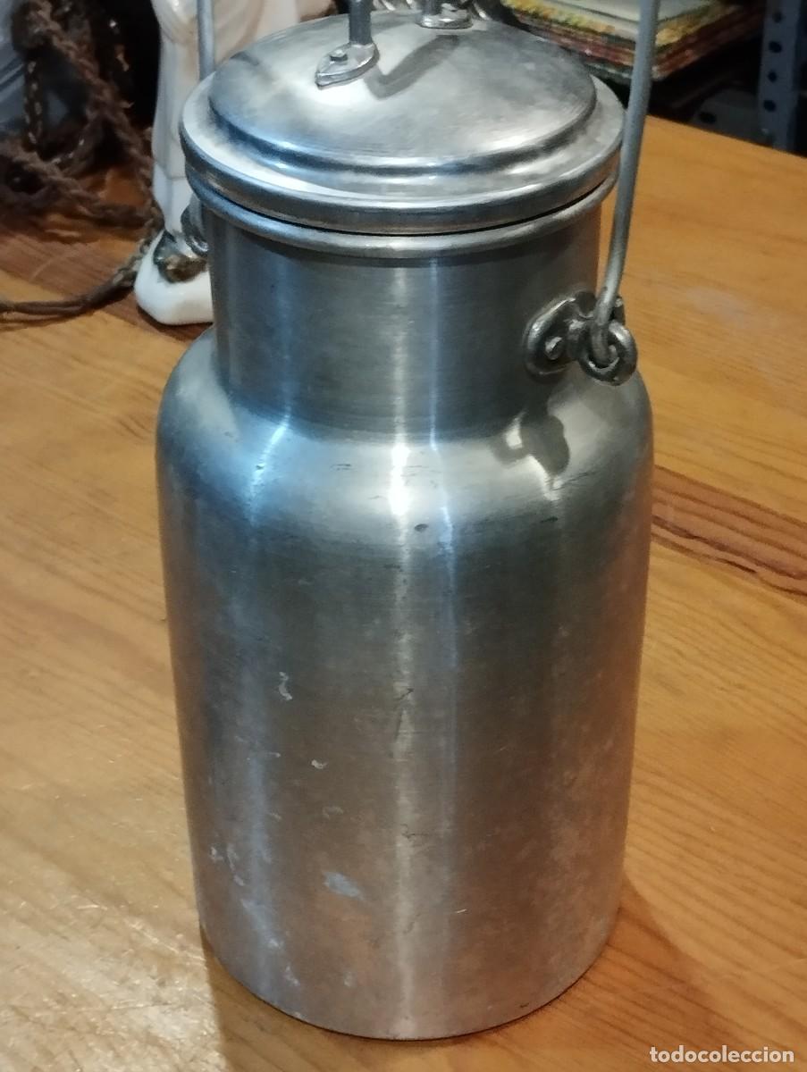 Antig&uuml;edades: LECHERA DE ALUMINIO CON TAPA Y ALAS. - Foto 4