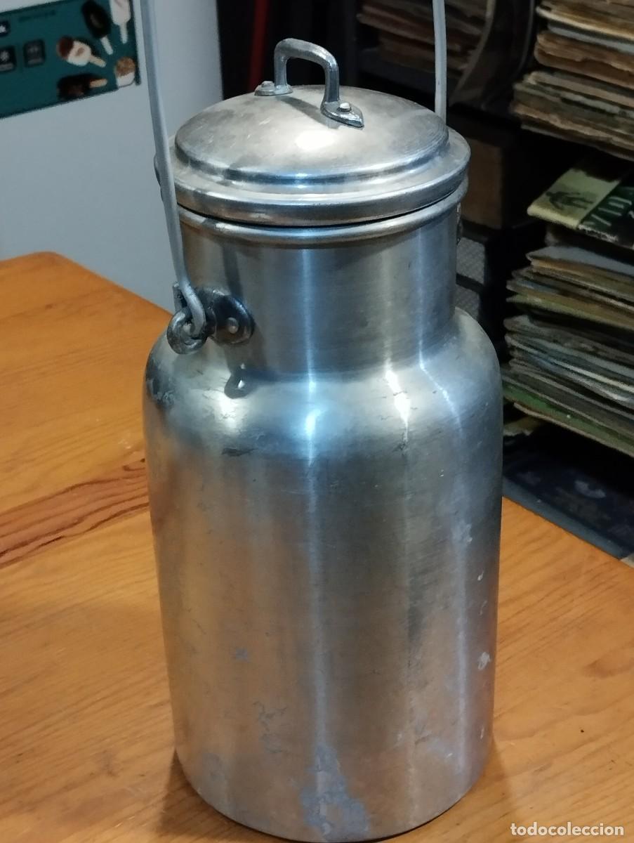 Antig&uuml;edades: LECHERA DE ALUMINIO CON TAPA Y ALAS. - Foto 5