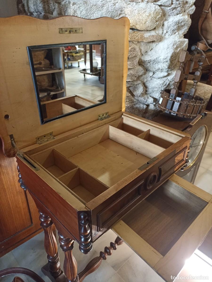 Antig&uuml;edades: Costurero de madera de caoba del S XX Restaurado - Foto 1