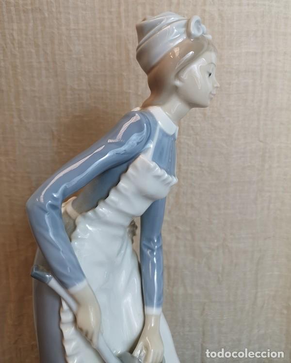 Antig&uuml;edades: Doncella de Porcelana Nao - Foto 3