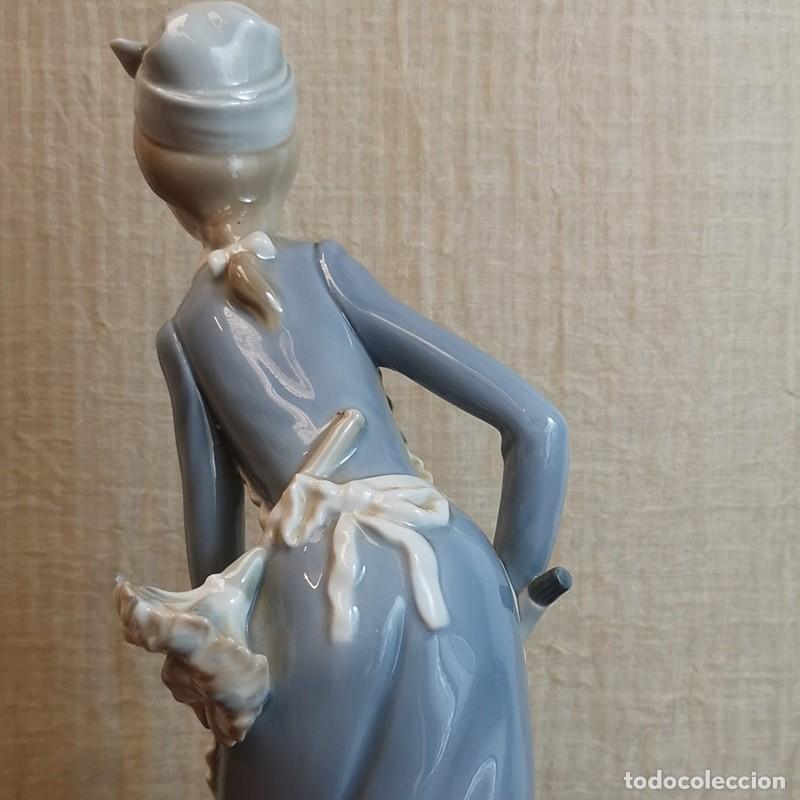 Antig&uuml;edades: Doncella de Porcelana Nao - Foto 5