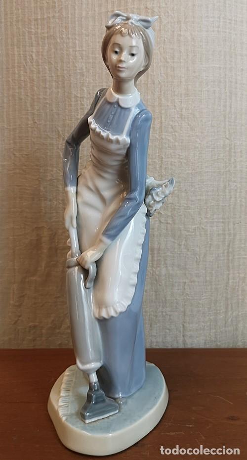 Antig&uuml;edades: Doncella de Porcelana Nao - Foto 8