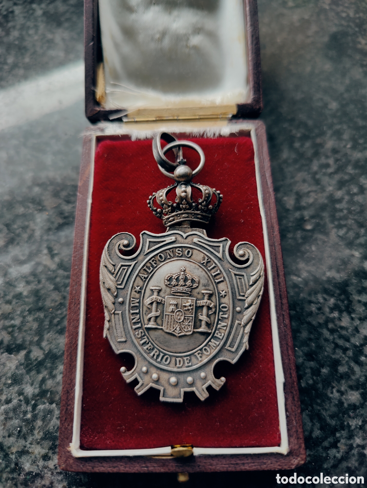 Antig&uuml;edades: Medalla plata Alfonso XIII - Foto 1