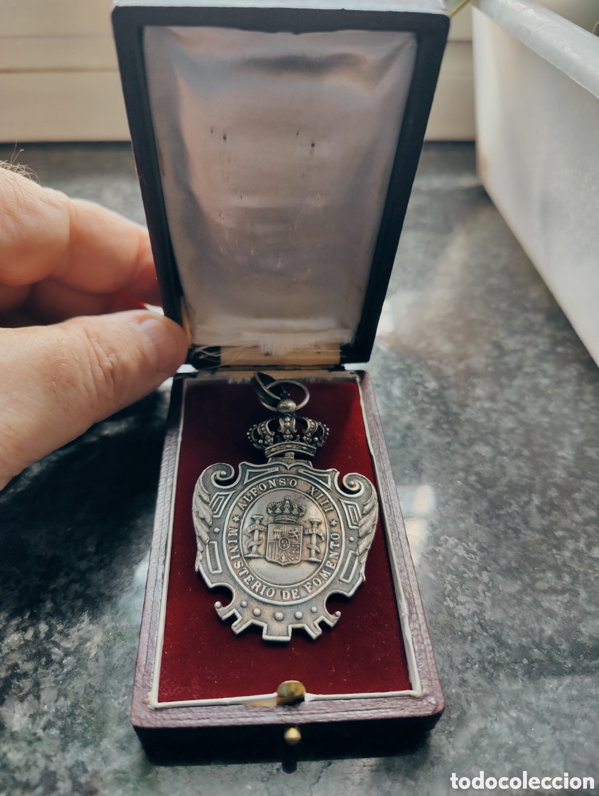 Antig&uuml;edades: Medalla plata Alfonso XIII - Foto 2