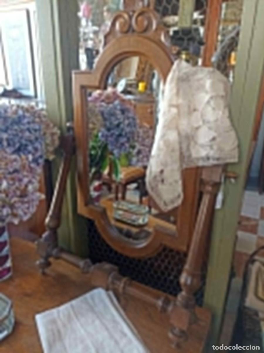 Antig&uuml;edades: Espejo antiguo de nogal - Foto 1