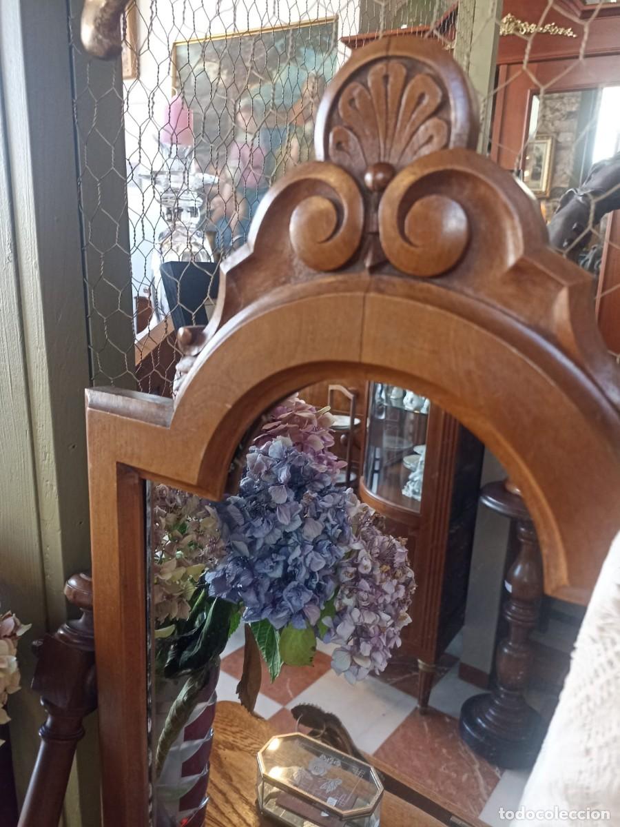 Antig&uuml;edades: Espejo antiguo de nogal - Foto 2
