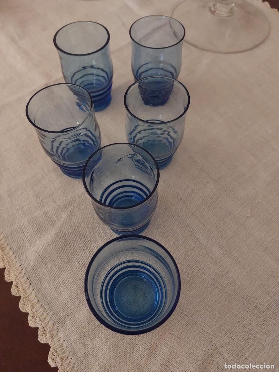 Antig&uuml;edades: 6 VASOS CRISTAL COLOR AZUL - Foto 1