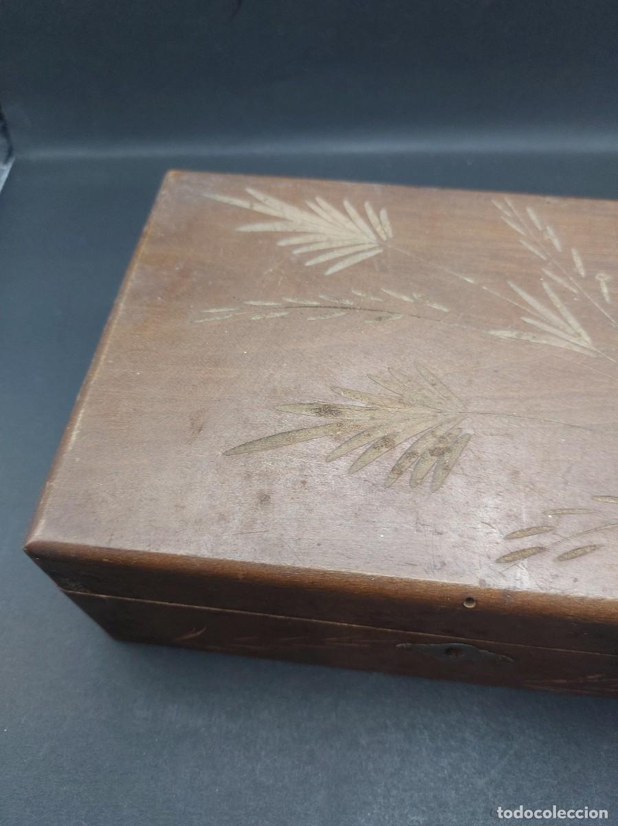 Antig&uuml;edades: CAJA DE MADERA TALLADA CON ESPEJO - Foto 2
