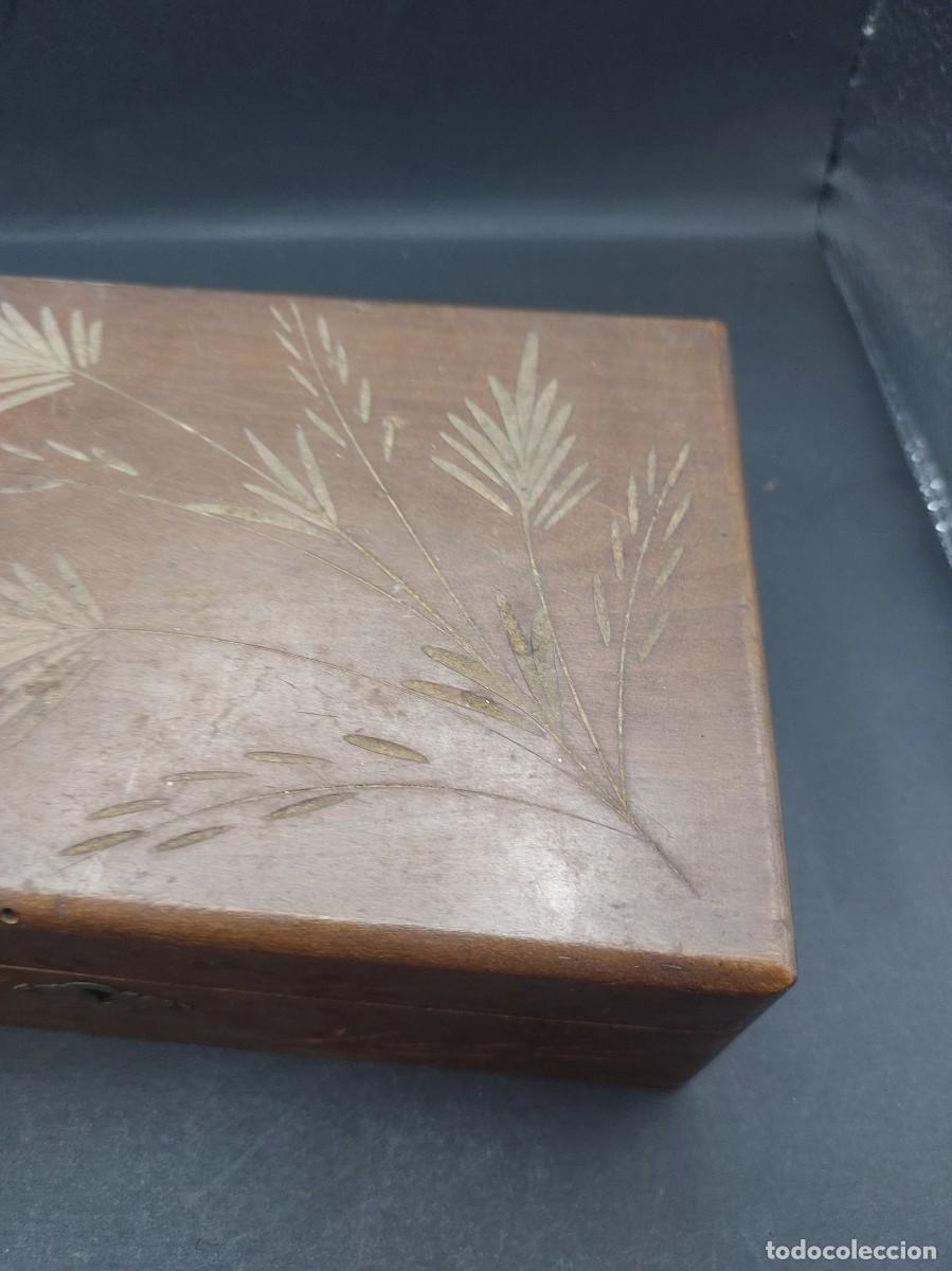 Antig&uuml;edades: CAJA DE MADERA TALLADA CON ESPEJO - Foto 3