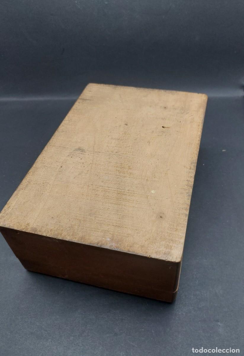 Antig&uuml;edades: CAJA DE MADERA TALLADA CON ESPEJO - Foto 4