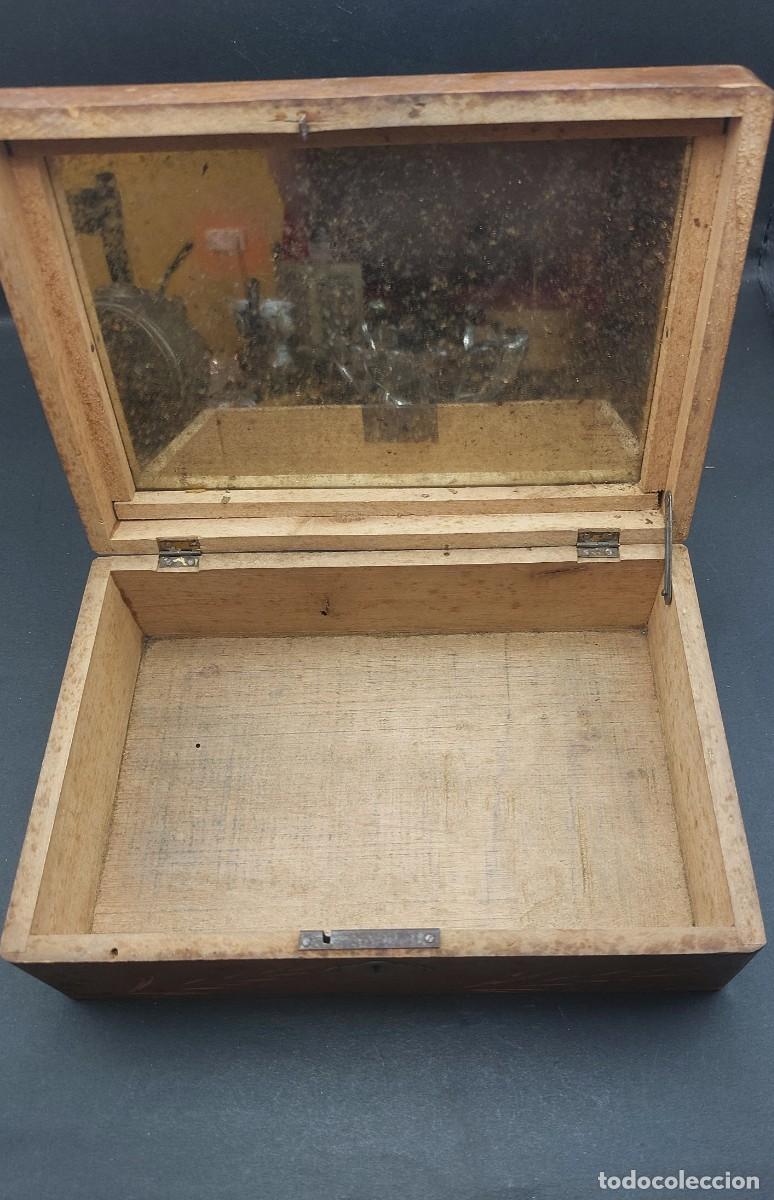 Antig&uuml;edades: CAJA DE MADERA TALLADA CON ESPEJO - Foto 5