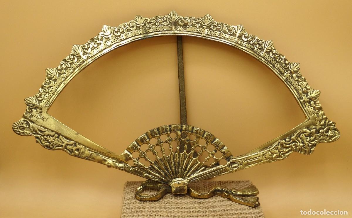 Antig&uuml;edades: Abanico antiguo de bronce - Foto 1