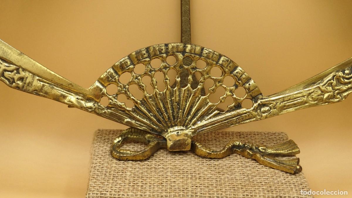 Antig&uuml;edades: Abanico antiguo de bronce - Foto 2