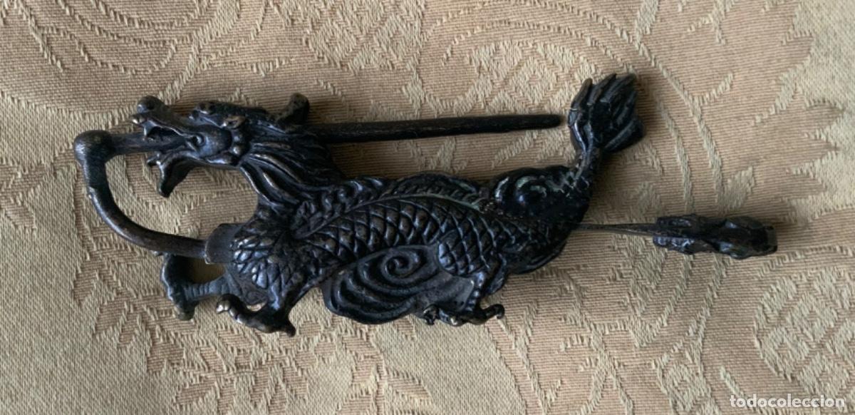 Antig&uuml;edades: CANDADO DE HORQUILLA DRAG&Oacute;N DE BRONCE - Foto 3