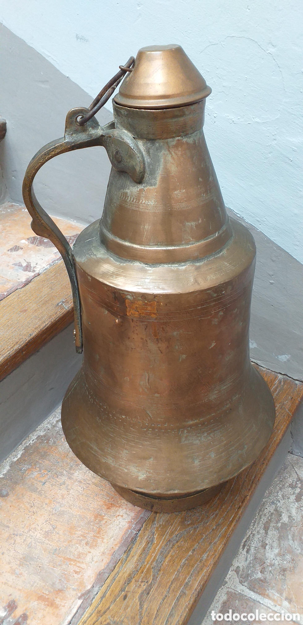 Antig&uuml;edades: Pareja de jarras antiguas de bronce - Foto 5