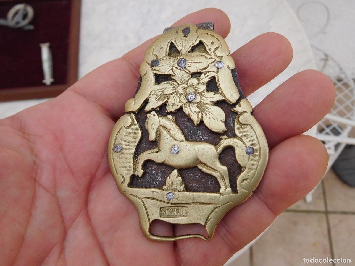Antig&uuml;edades: Chatelaine antiguo de hierro y bronce - Foto 1