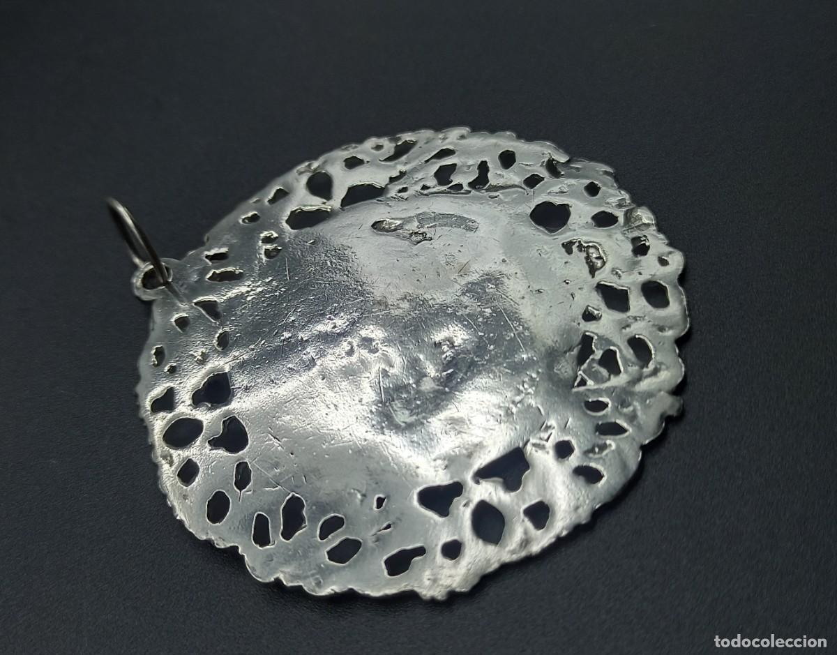 Antig&uuml;edades: Medalla de Cuna en plata - Foto 2