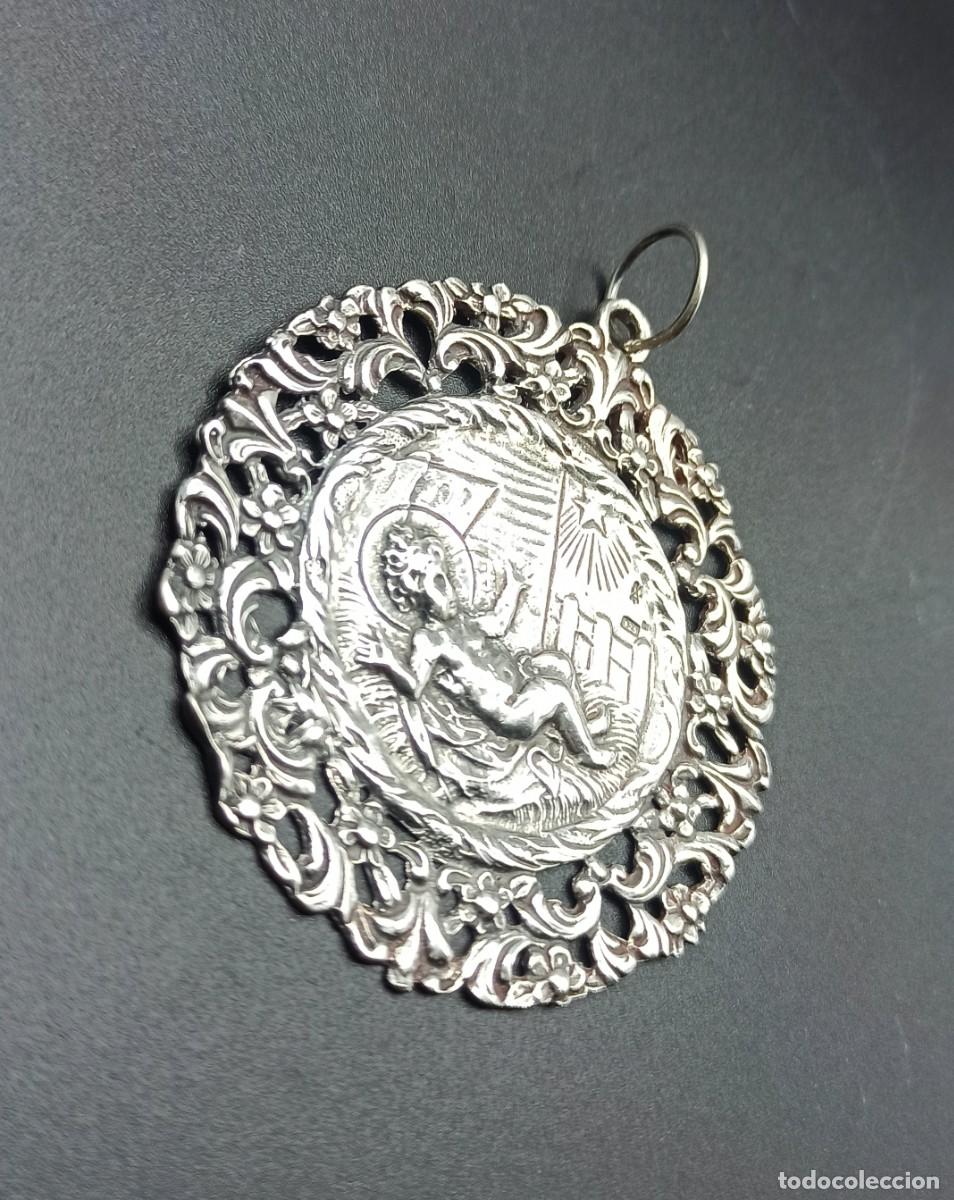 Antig&uuml;edades: Medalla de Cuna en plata - Foto 3
