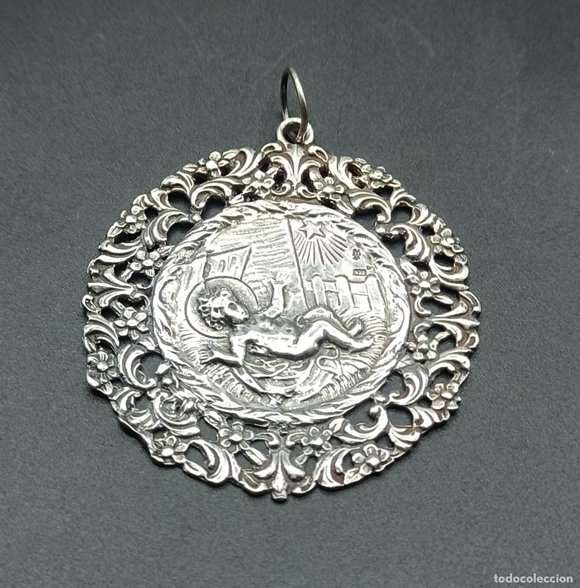 Antig&uuml;edades: Medalla de Cuna en plata - Foto 4