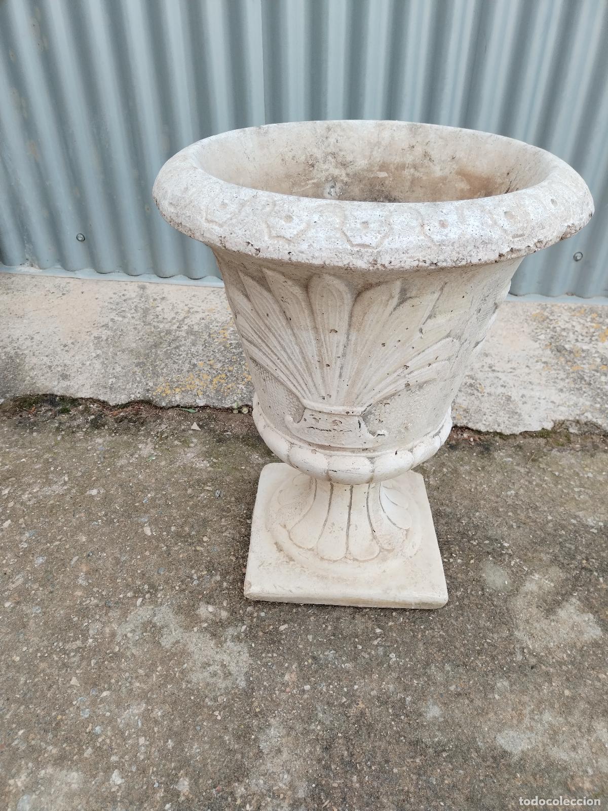 Antig&uuml;edades: macetero copa de jardin en piedra artificial - Foto 1