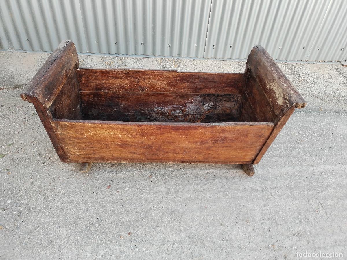 Antig&uuml;edades: cuna de madera antigua - Foto 5