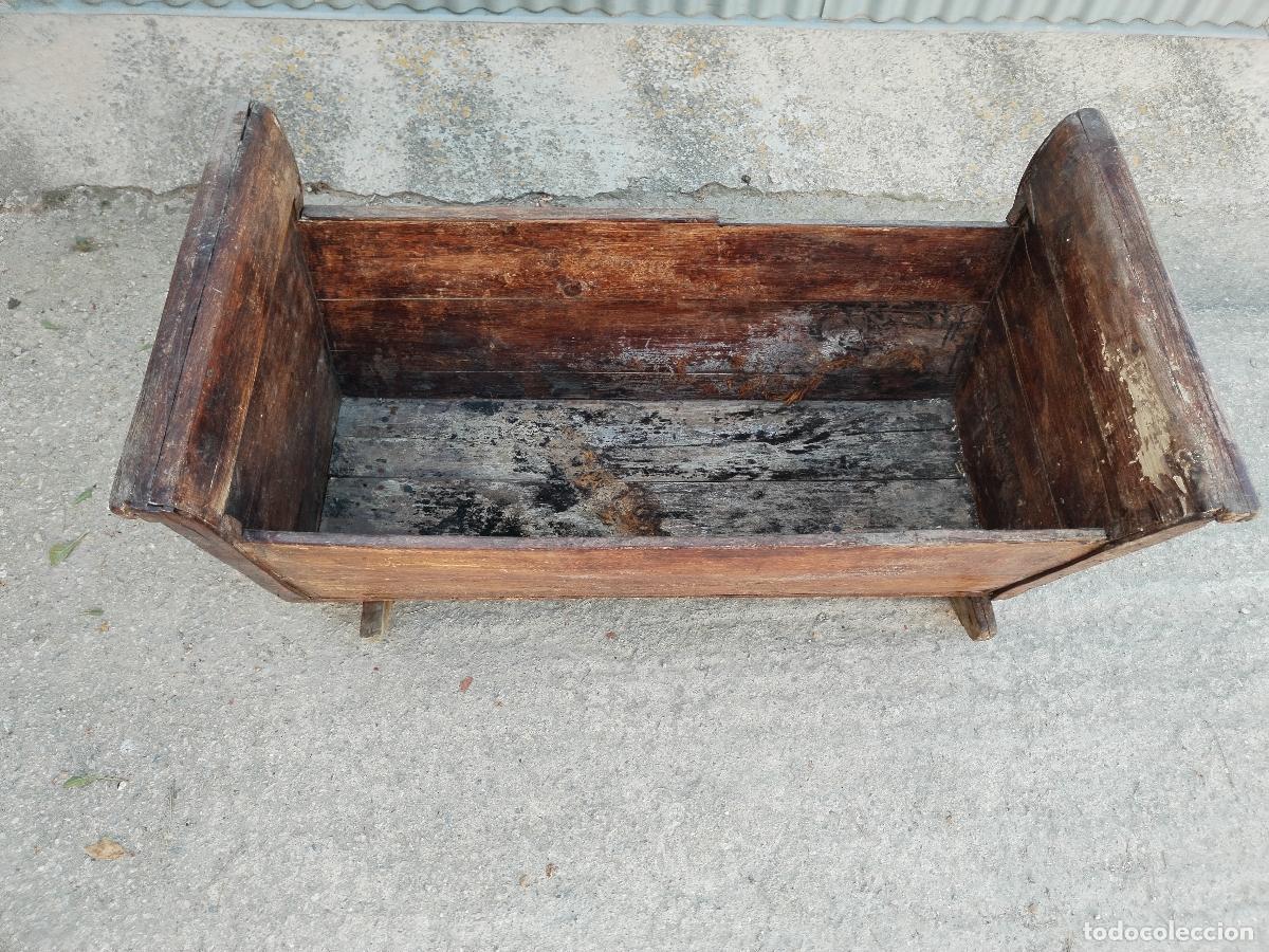 Antig&uuml;edades: cuna de madera antigua - Foto 6